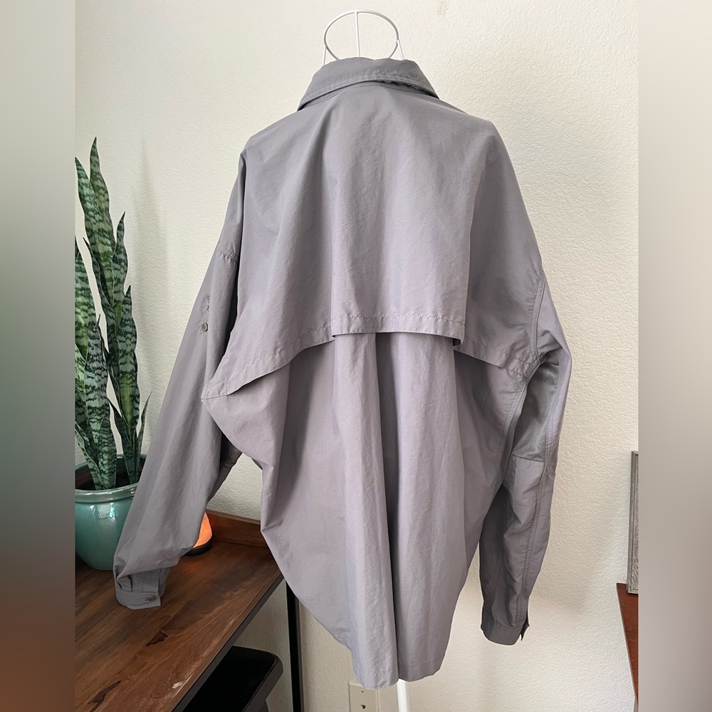 EUC Men's Mountain Hardware Gray shirt - Picture 7 of 16